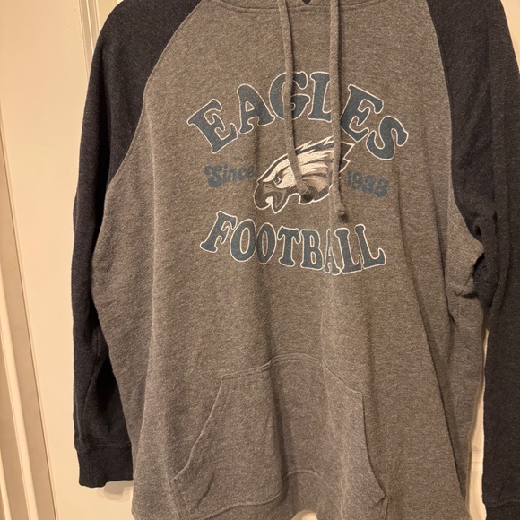 NFL Team Apparel Women’s Philadelphia Eagles Raglan Hoodie - Picture 9 of 9